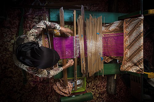 Songket Palembang: Tenun Emas Penuh Makna